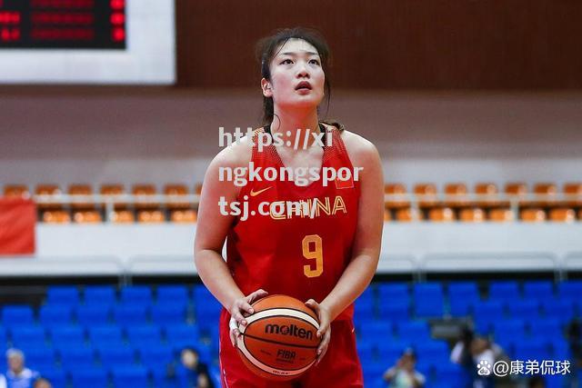 激烈对决中，女运动员实力强劲